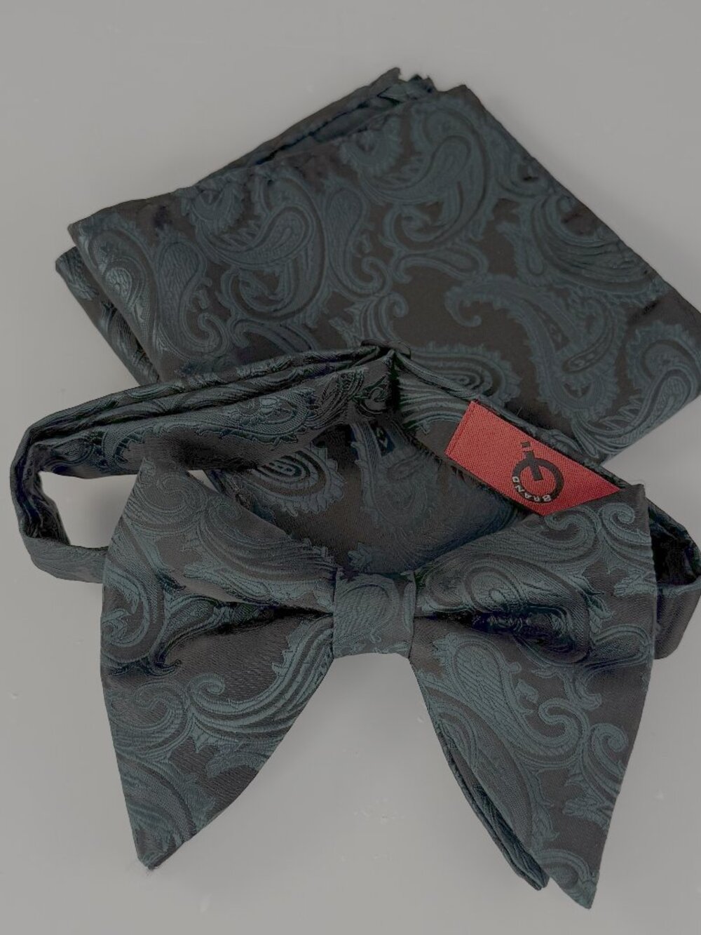 Green and Black Big Butterfly Bow tie and Matching Pocket square Q brand